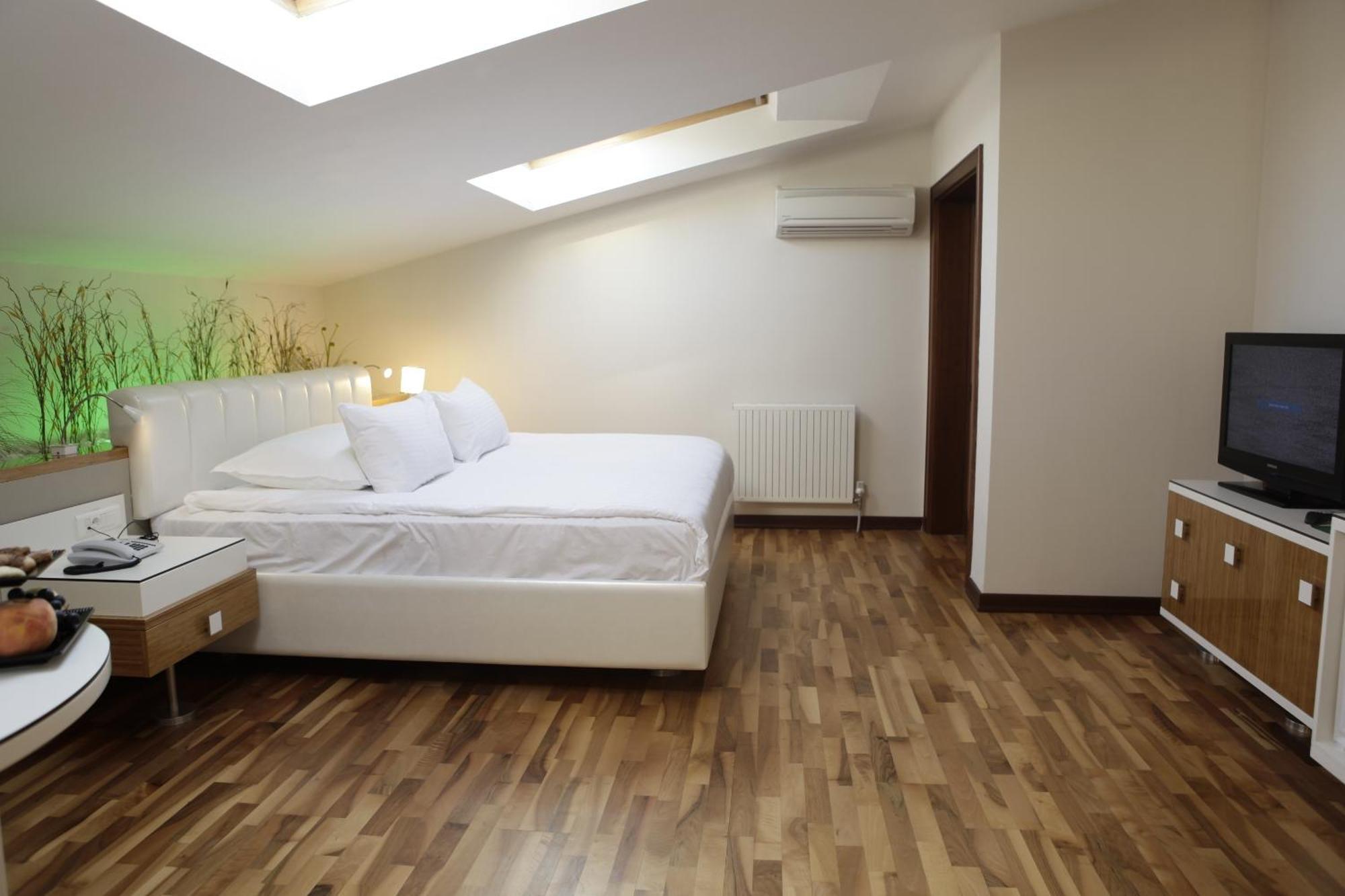 Penthouse Suite,1758317451:JPEG